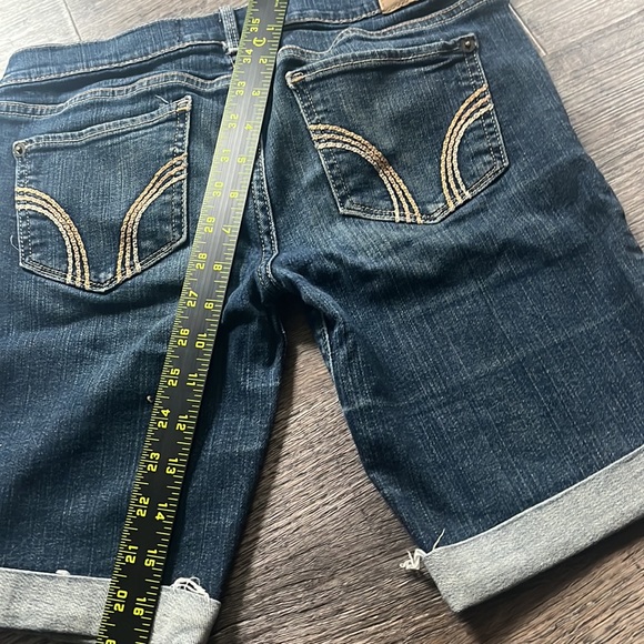 Holister socal stretch , 26, 3 . Jean shorts cuffed - Picture 5 of 11